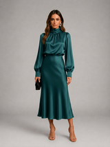 Vestido midi de cuello alto con sensación de satén para invitada de boda