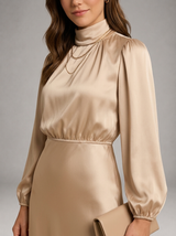 Vestido midi de cuello alto con sensación de satén para invitada de boda