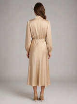 Vestido midi de cuello alto con sensación de satén para invitada de boda