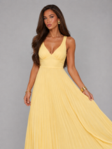 Vestido maxi plisado con tacto de satén para invitada de boda