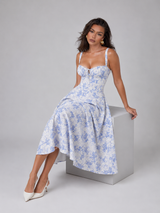 Vestido midi corsé con escote corazón floral para invitada de boda