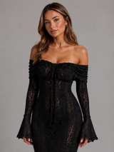 Vestido maxi con encaje y recortes off shoulder para invitada de boda
