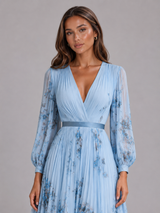 Vestido maxi plisado floral en línea A para invitada de boda