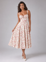 Vestido midi corsé con escote corazón floral para invitada de boda