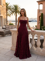 Vestido maxi texturizado y esculpido con flores para invitada de boda