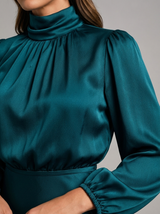 Robe midi à col montant effet satin pour invitée de mariage