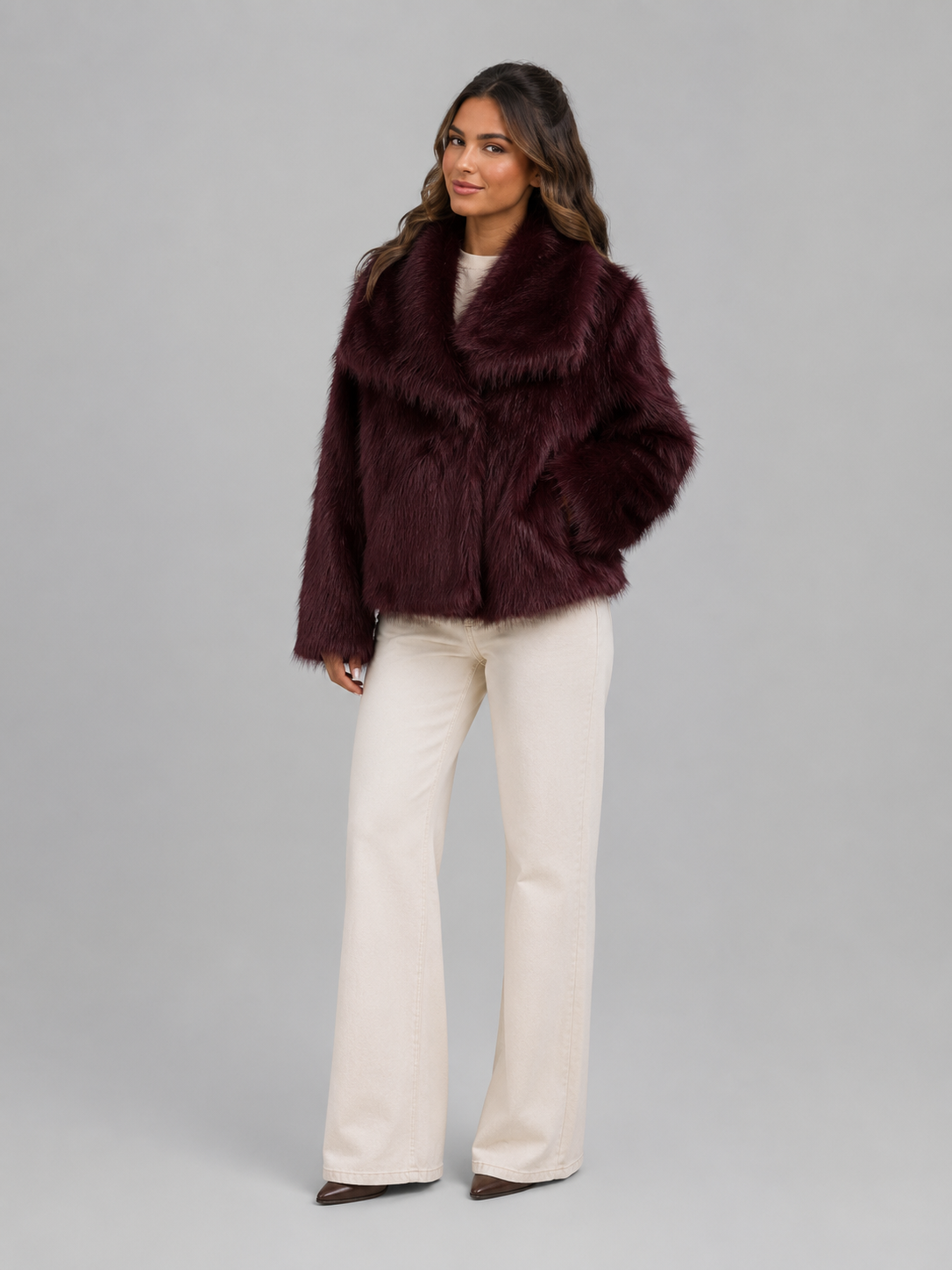 Cropped faux fur jacket – front view – Nude & Nero