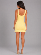 Vestido mini acanalado con escote cuadrado y volante en el dobladillo para cóctel mujer