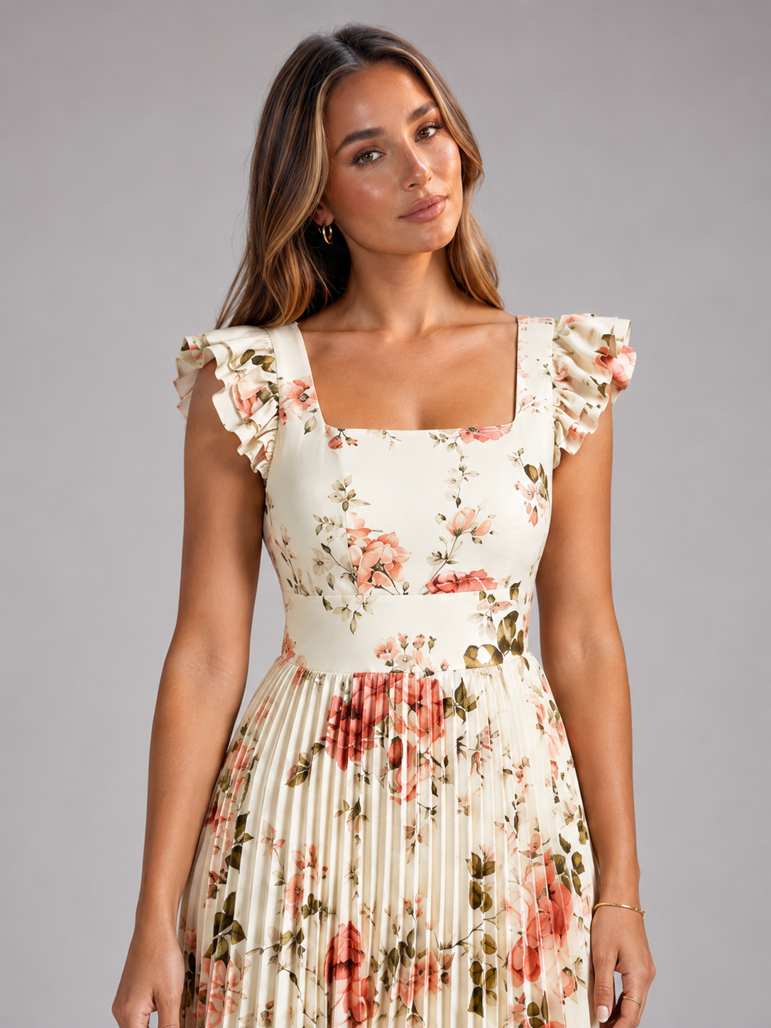 Vestido maxi floral plisado con mangas de volantes para invitada de boda