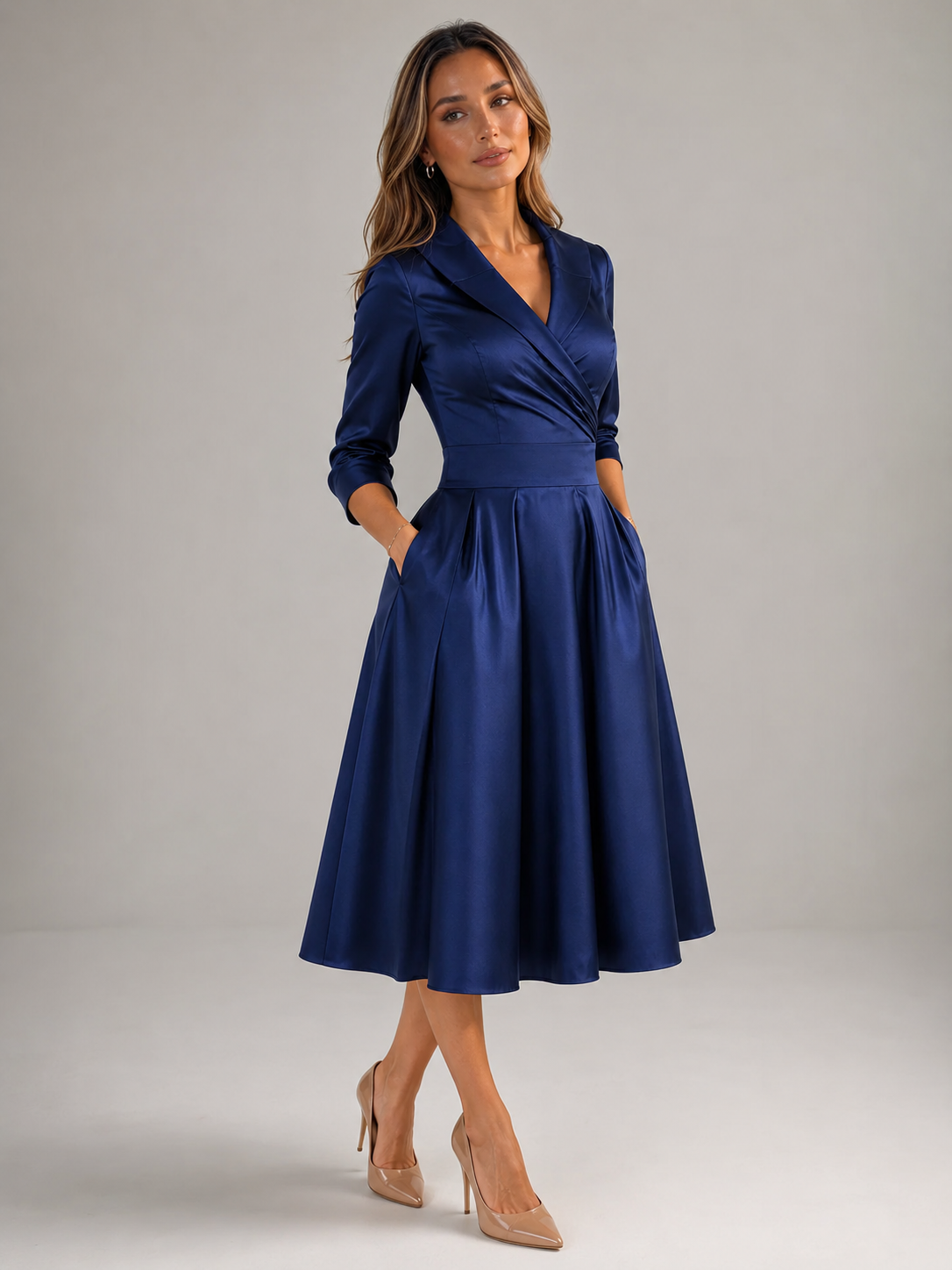 Vestido midi satinado cruzado para invitada de boda