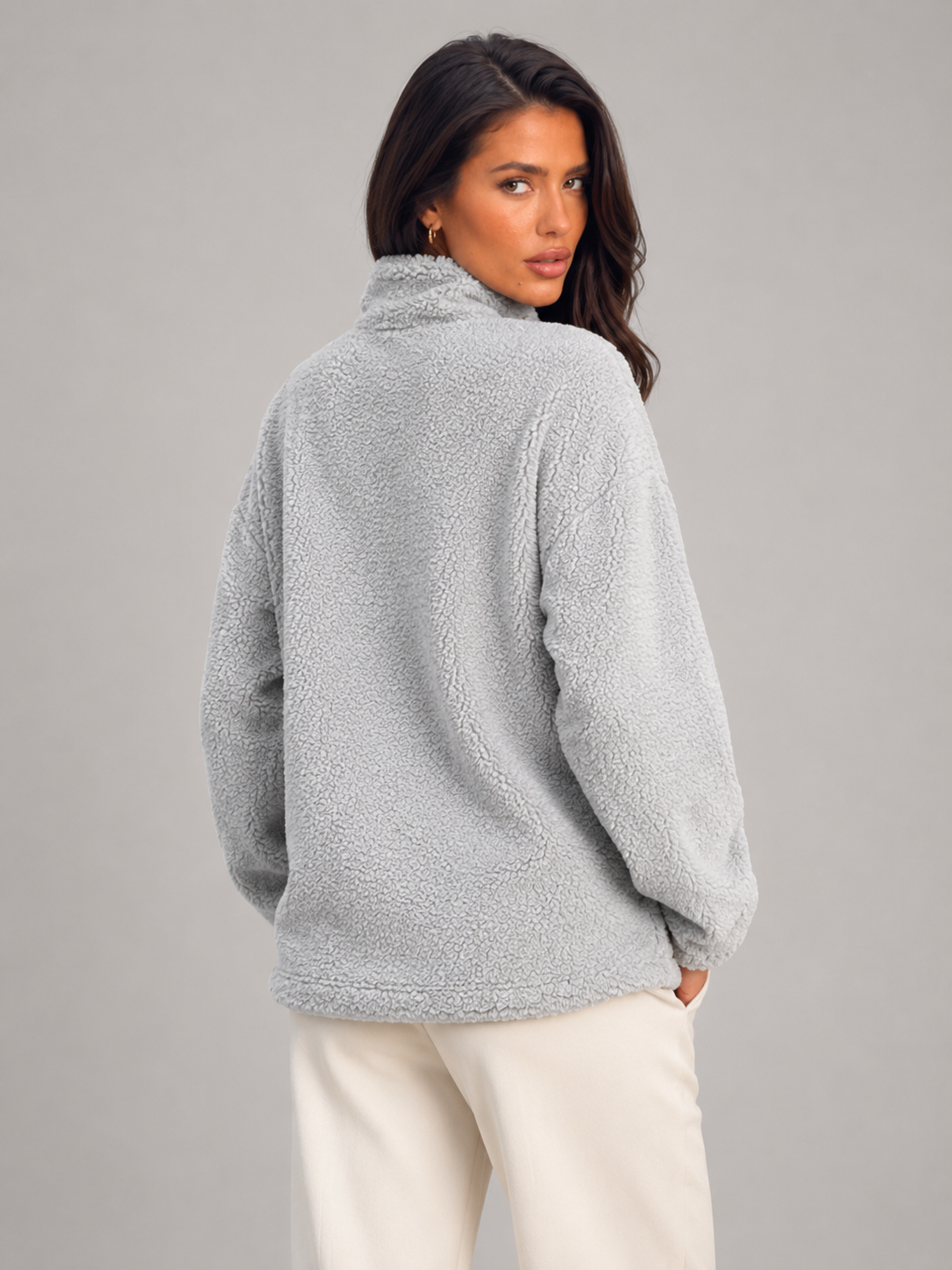 Suéter de cuello alto y textura peluda para mujer