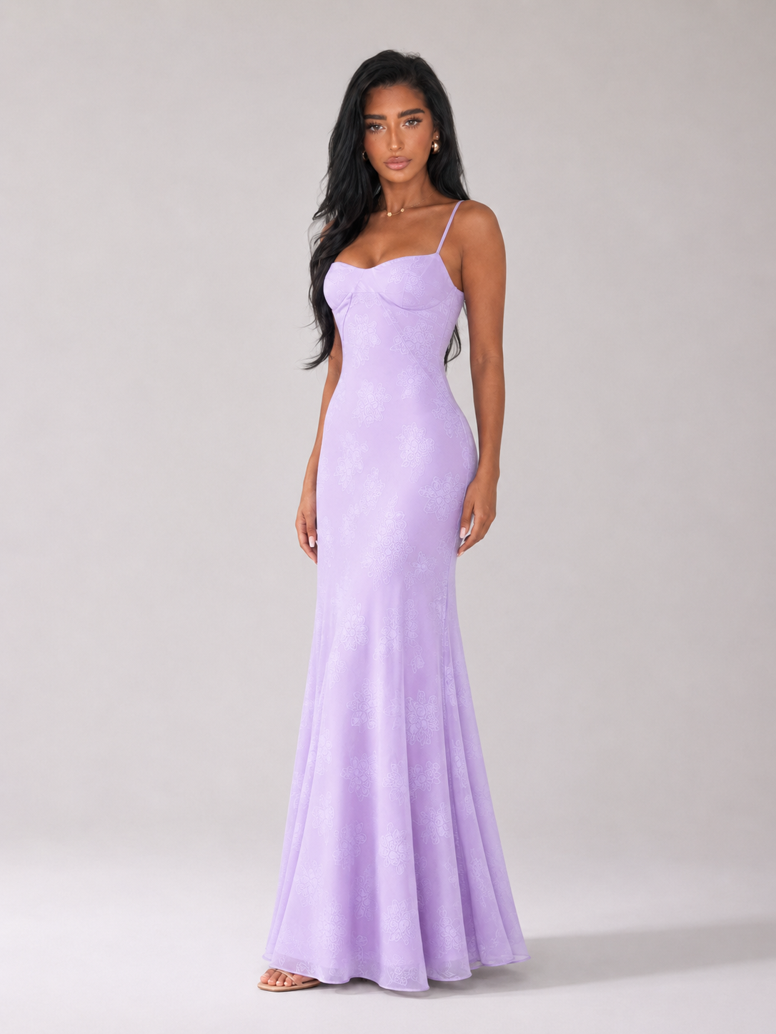 Robe longue à bretelles fines et décolleté cœur pour femme soirée  