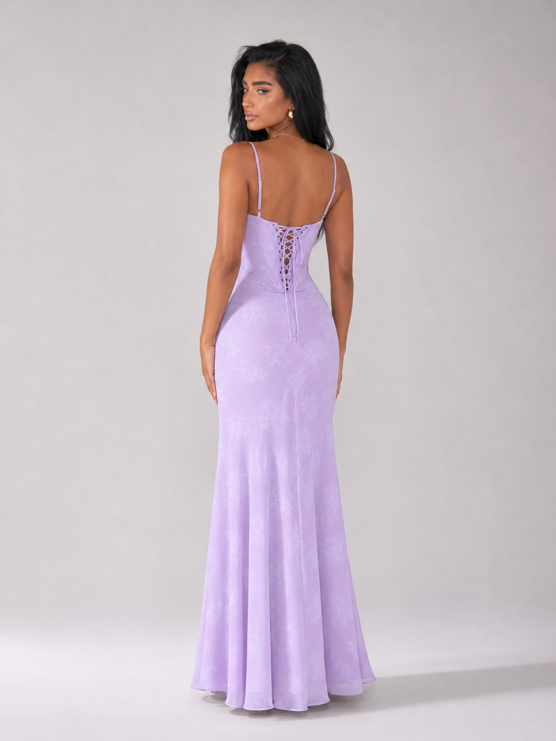 Robe longue à bretelles fines et décolleté cœur pour femme soirée  