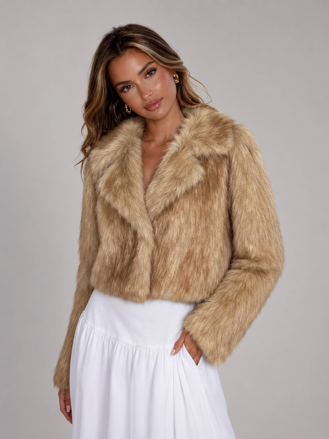 Women's Collared Faux Fur Jacket Beige