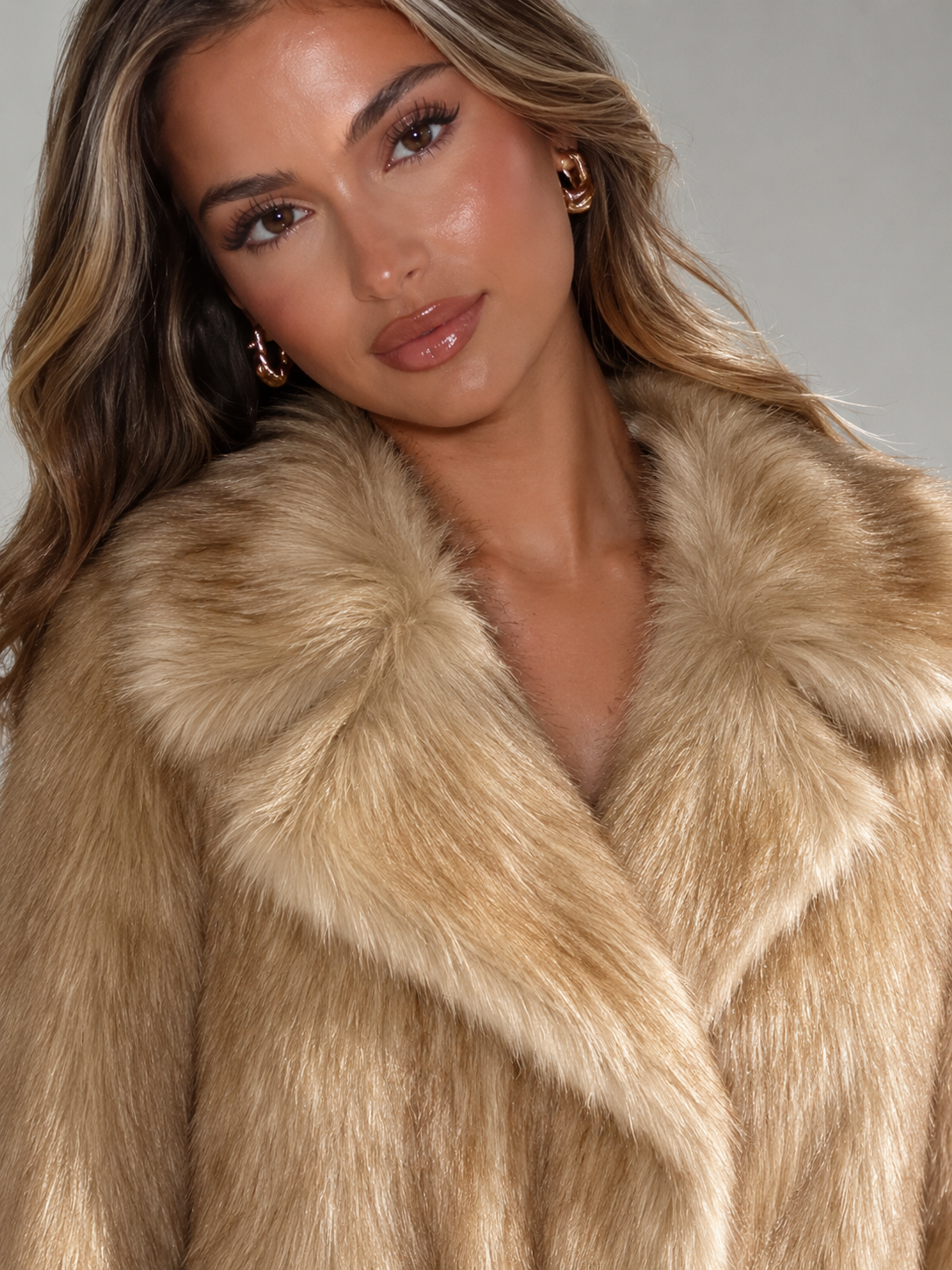 Women's Collared Faux Fur Jacket Beige