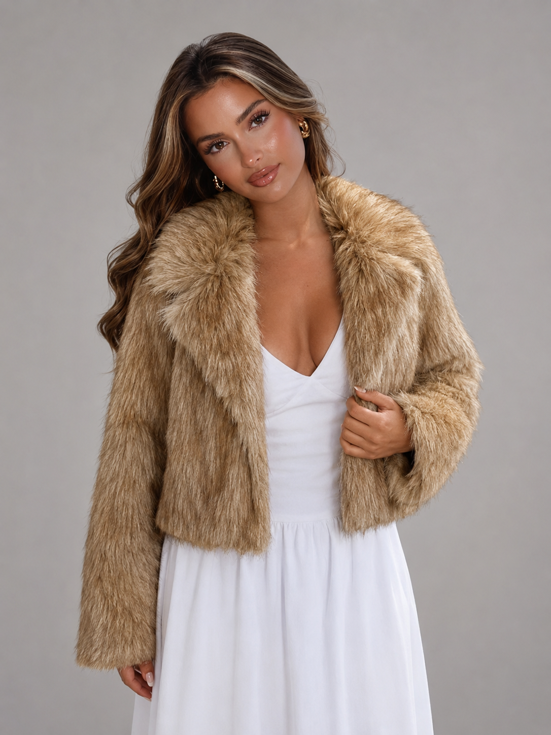 Women's Collared Faux Fur Jacket Beige