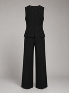 Conjunto de chaleco entallado negro y pantalón de pierna ancha