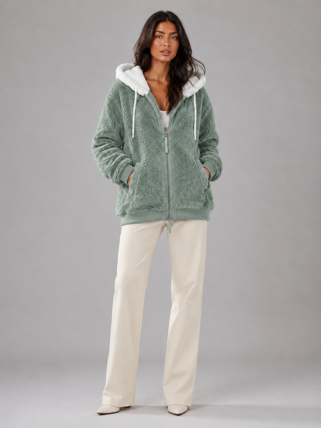 Chaqueta acolchada con capucha y forro sherpa para mujer