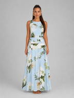 Vestido largo sin mangas con cuello barco y estampado floral para invitada de boda