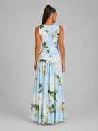 Vestido largo sin mangas con cuello barco y estampado floral para invitada de boda