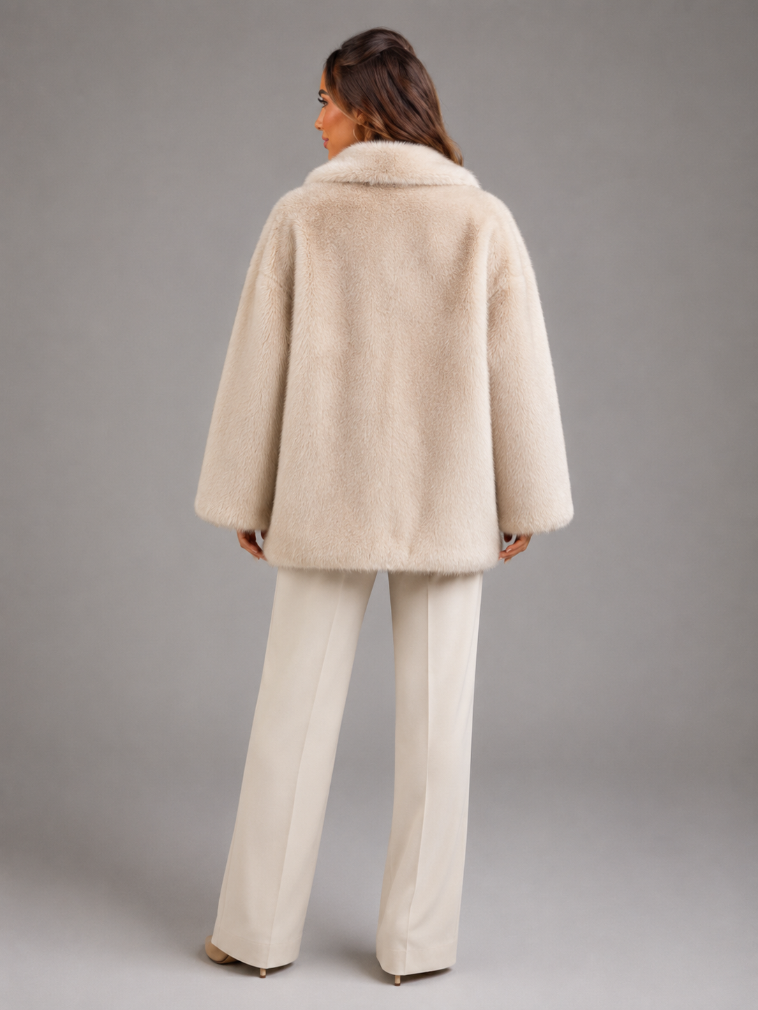 Faux fur oversized coat – back view – Nude & Nero
