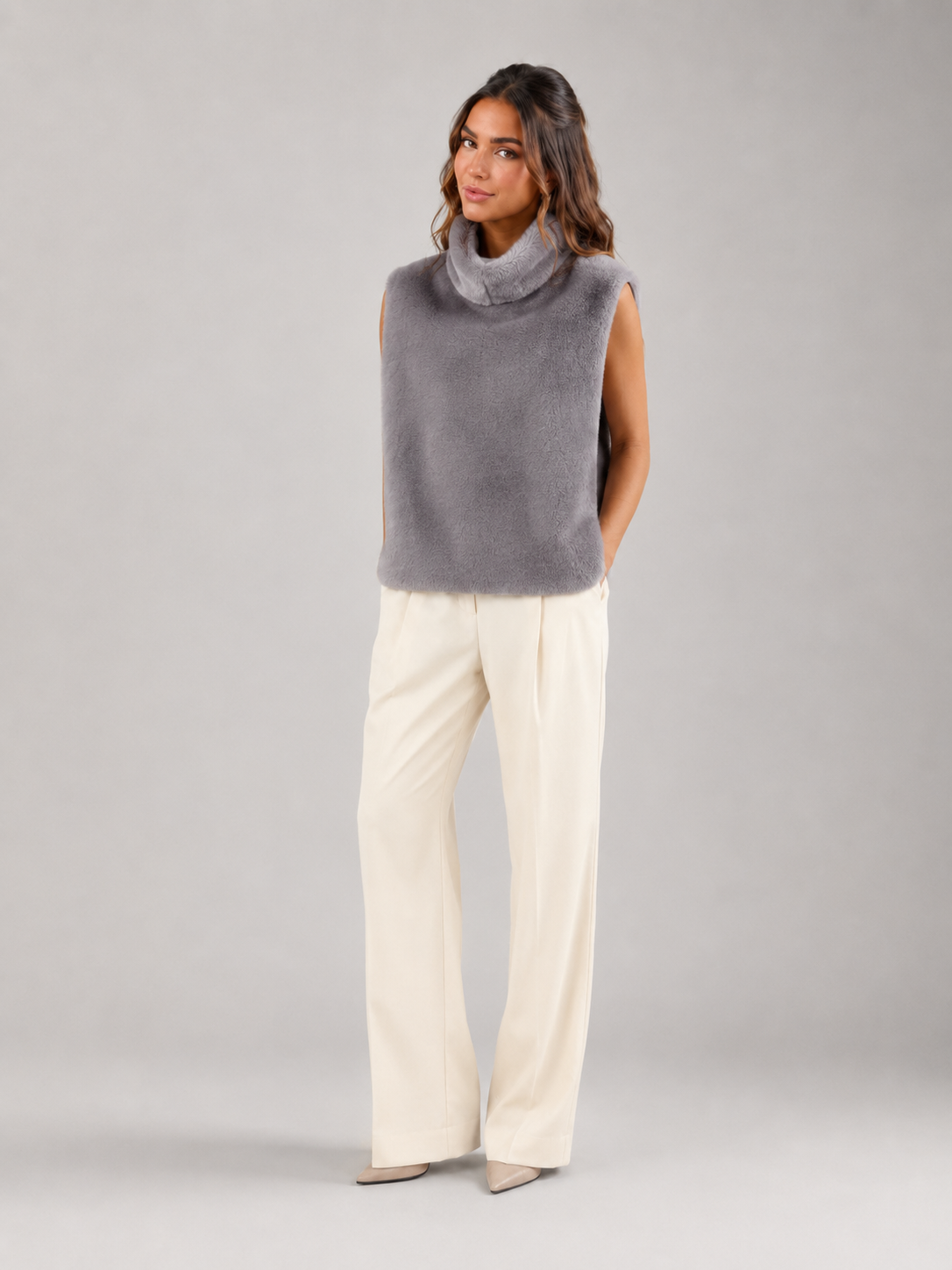 Reversible faux fur vest – full-length styling – Nude & Nero