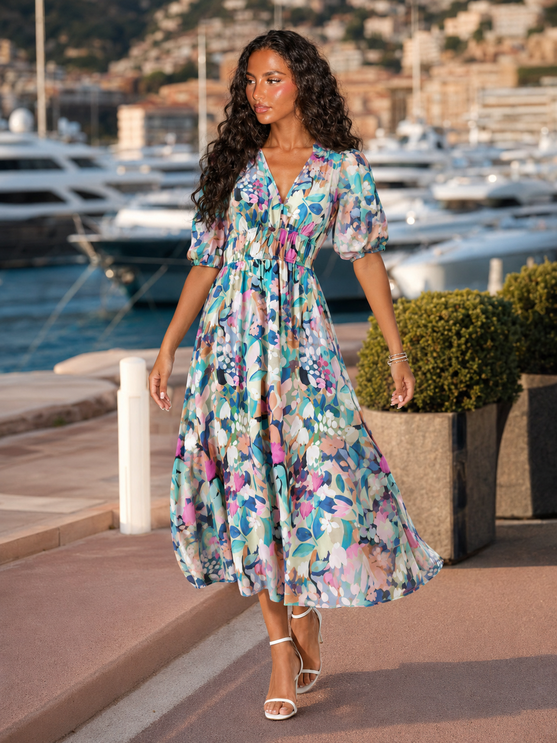 Vestido midi floral sin mangas con escote en V para invitada de boda
