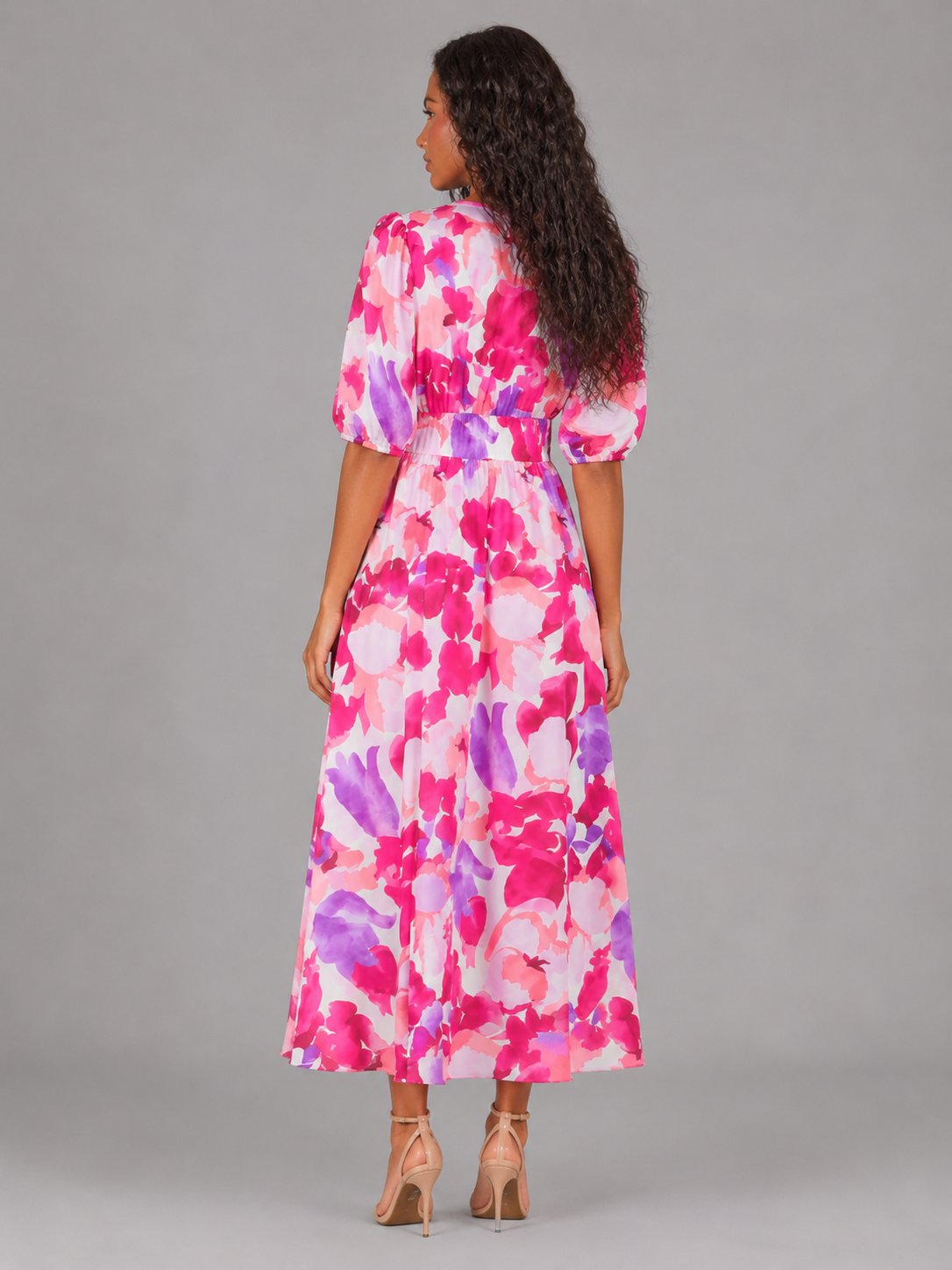Vestido midi floral sin mangas con escote en V para invitada de boda