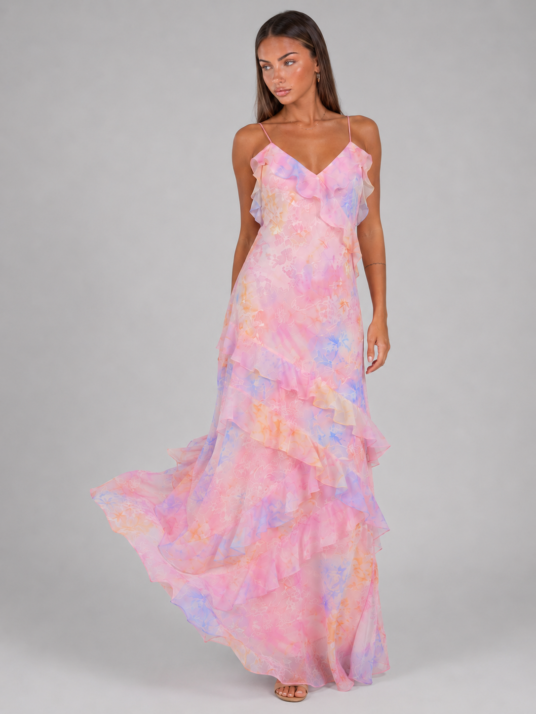 Vestido maxi de gasa floral con volantes para invitada de boda
