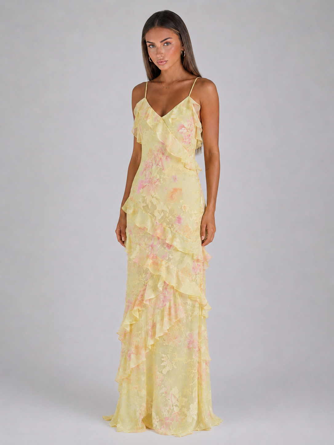 Vestido maxi de gasa floral con volantes para invitada de boda