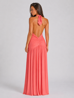 Vestido maxi con cuello halter para invitada de boda