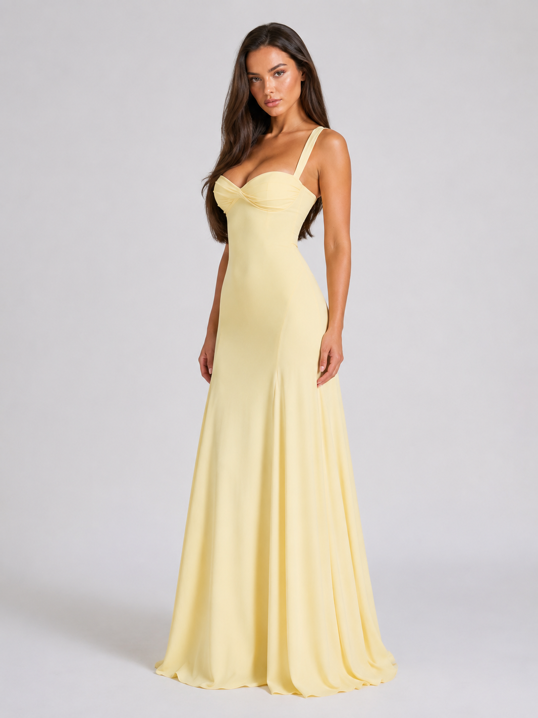 Vestido maxi con escote corazón para invitada de boda