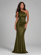 Vestido maxi satinado de un solo hombro para invitada de boda