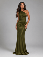 Vestido maxi satinado de un solo hombro para invitada de boda