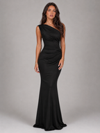 Vestido maxi satinado de un solo hombro para invitada de boda