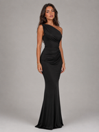 Vestido maxi satinado de un solo hombro para invitada de boda