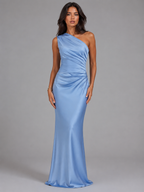 Vestido maxi satinado de un solo hombro para invitada de boda