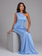 Vestido maxi satinado de un solo hombro para invitada de boda