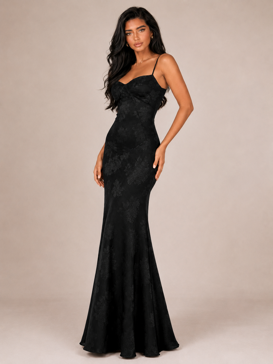 Robe longue à bretelles fines et décolleté cœur pour femme soirée  
