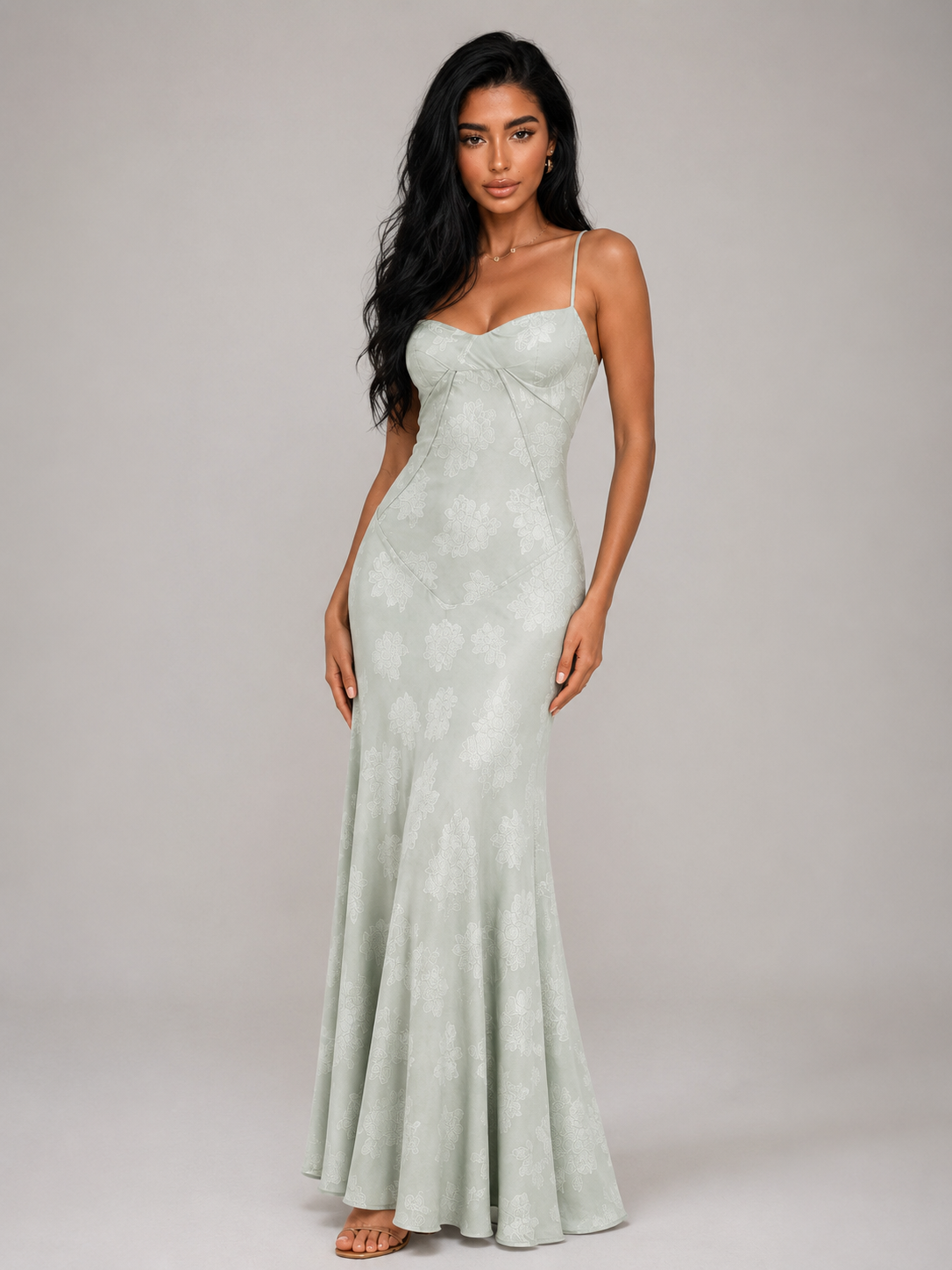 Robe longue à bretelles fines et décolleté cœur pour femme soirée  