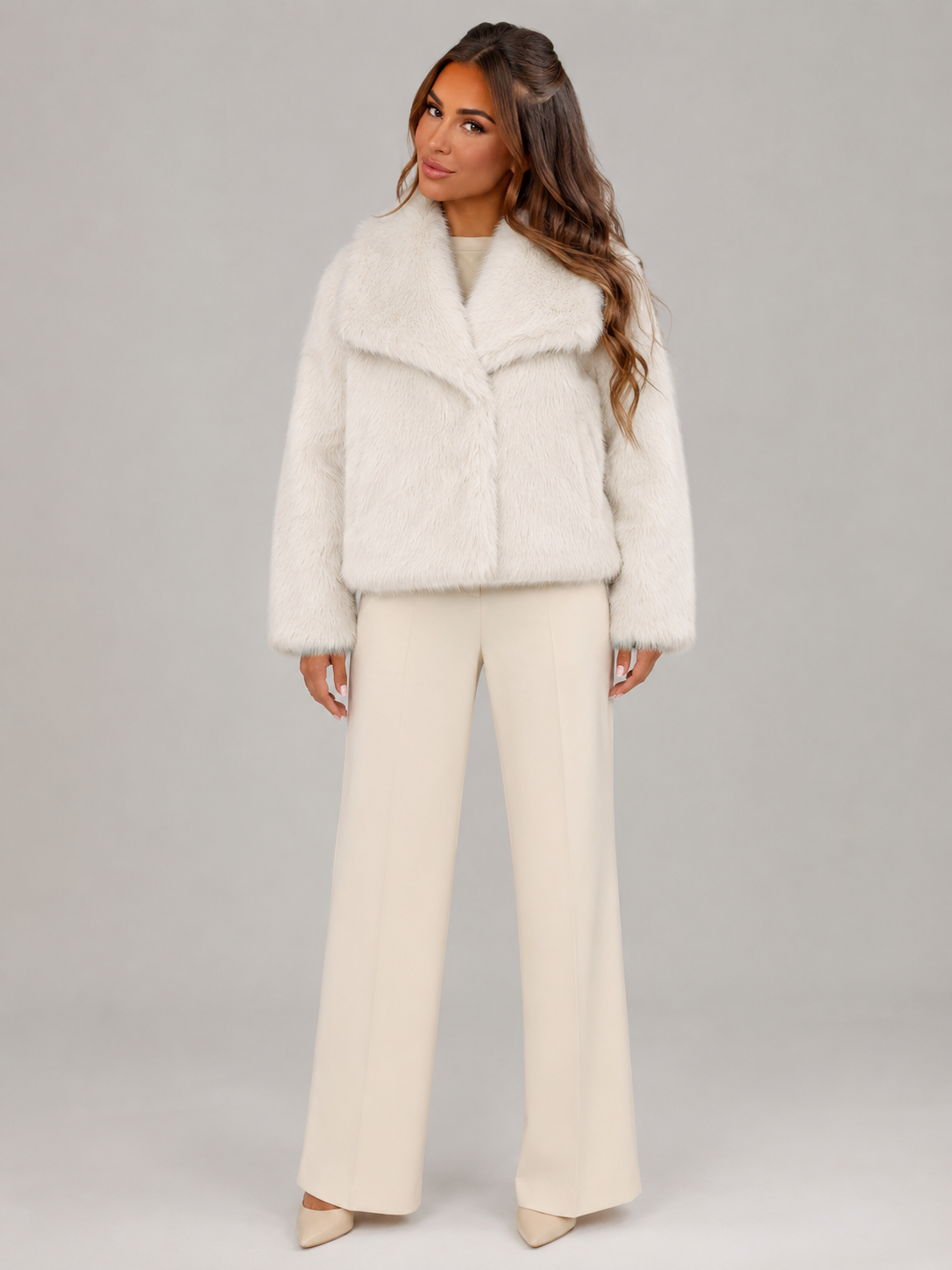 Cropped faux fur jacket – full-length styling – Nude & Nero