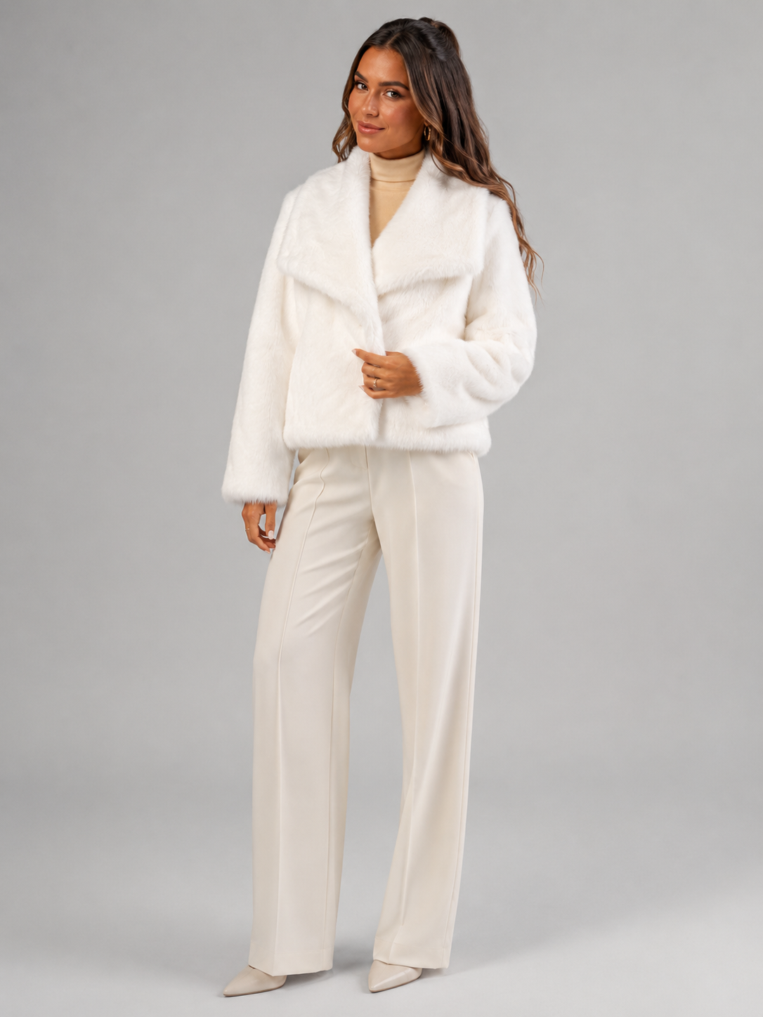 Cropped faux fur jacket – cropped cut detail – Nude & Nero