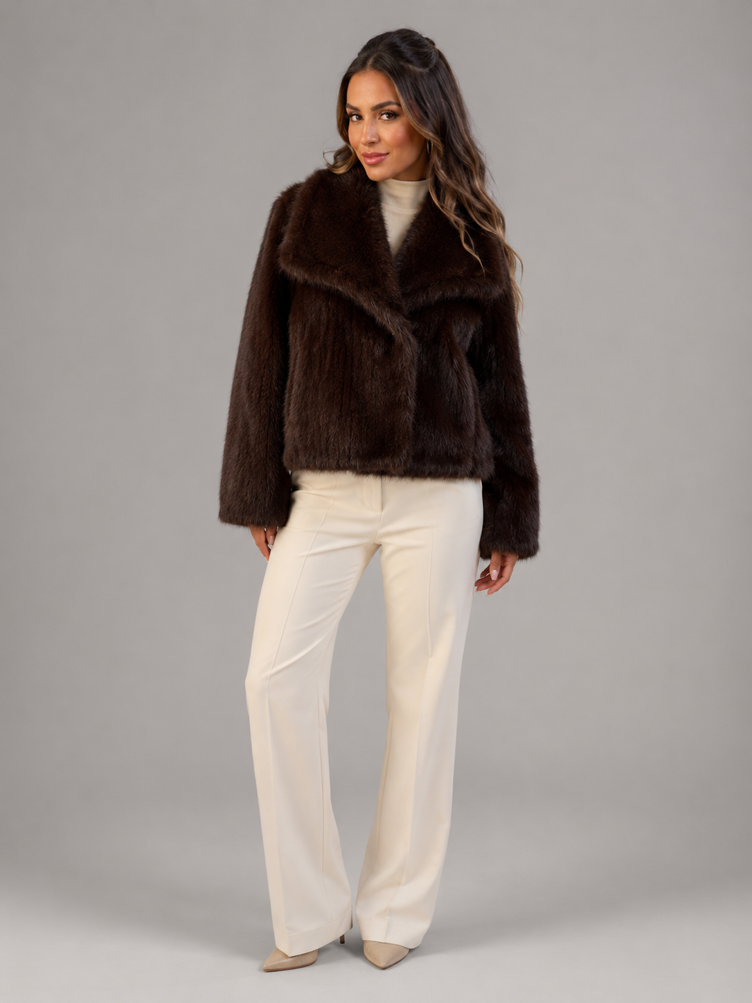Cropped faux fur jacket – detail view – Nude & Nero